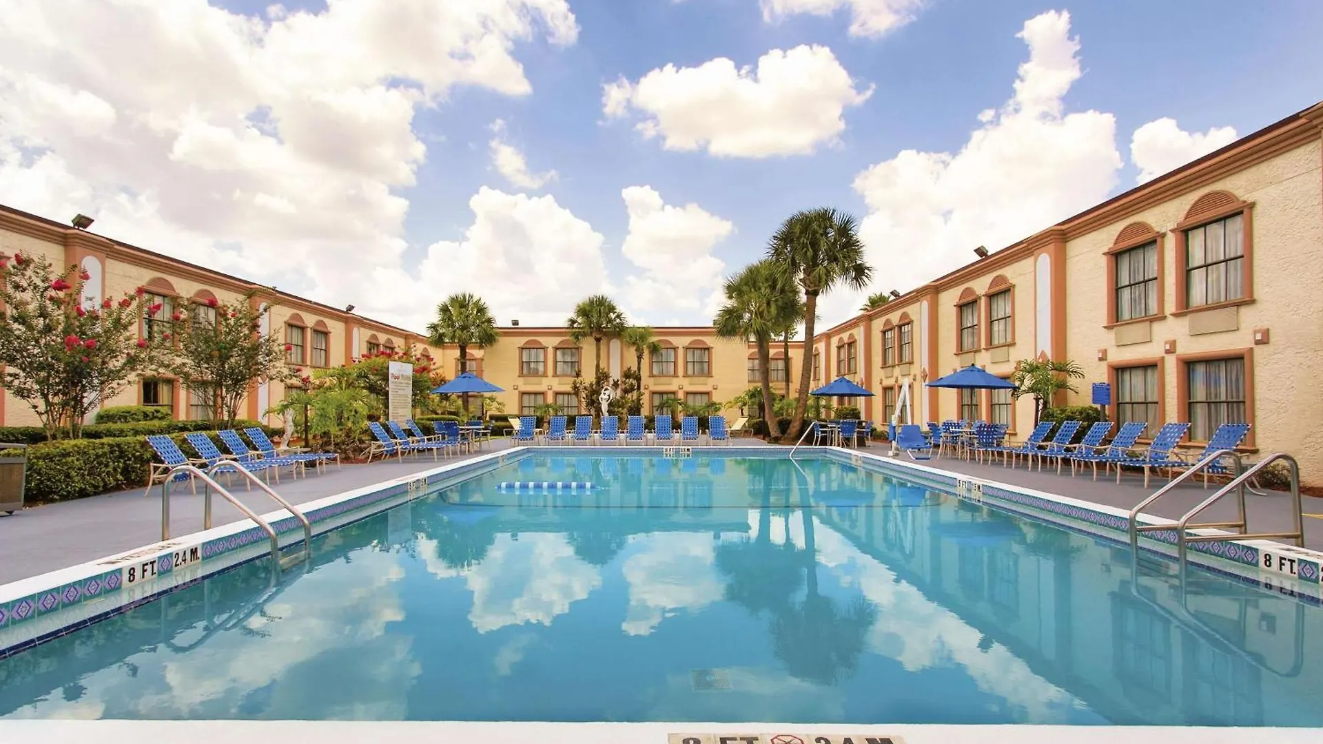 Wo übernachten am Universal Studios Area: 8 Business Hotels