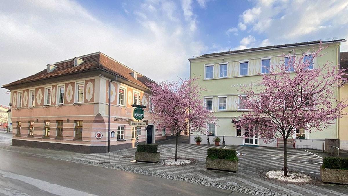 Zentral übernachten: 5 Hotels nahe Gemeindeamt Aschach an der Steyr